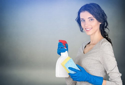 Local Wimbledon cleaners estimating a mixed-load removal job